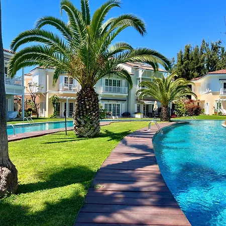 Number 27, Outstanding Corner W/pool In Portville Gocek וילה